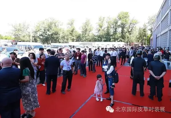2016北京國(guó)際皮草時(shí)裝展盛大起航 精彩絕倫(圖5)
